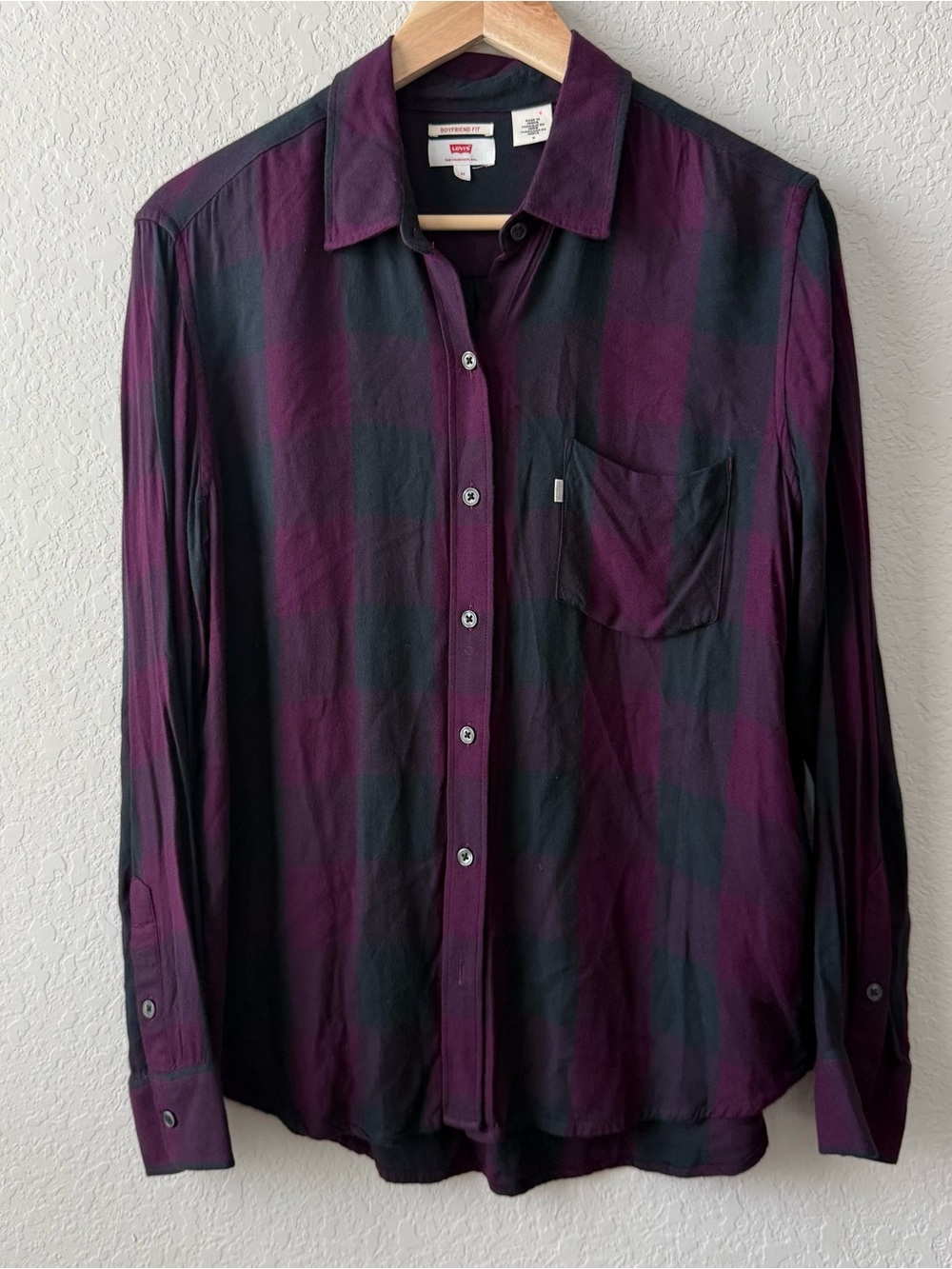 Levi's‎ Women’s Purple Plaid Button-Up Shirt